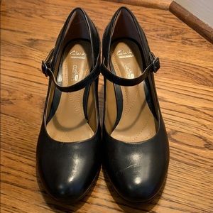 NWOT Clarks heeled mary jane